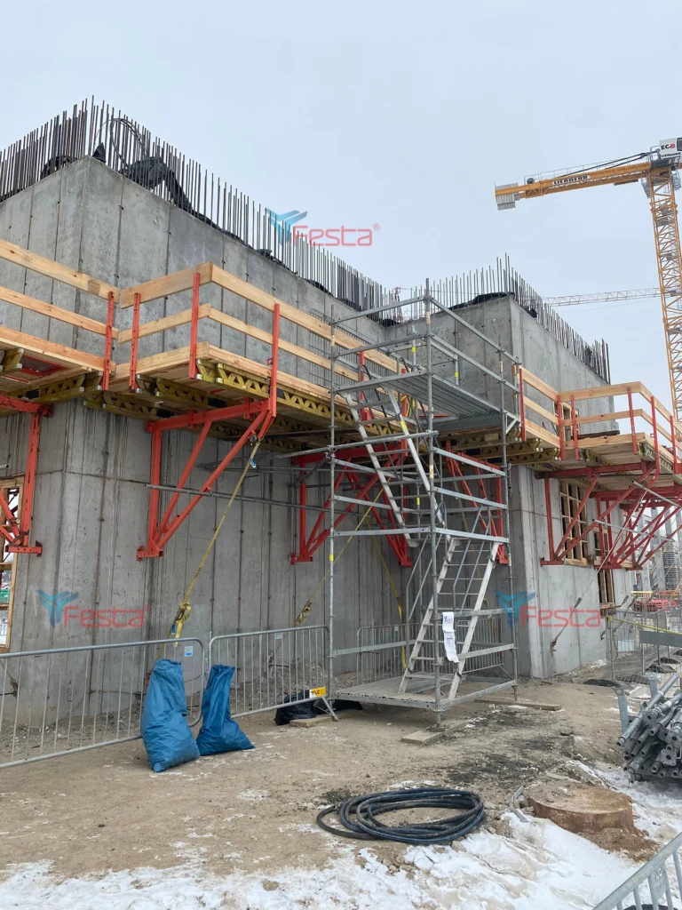 Dostawa pomostów roboczych PERI w Koninie - Grupa Festa Rusztowania