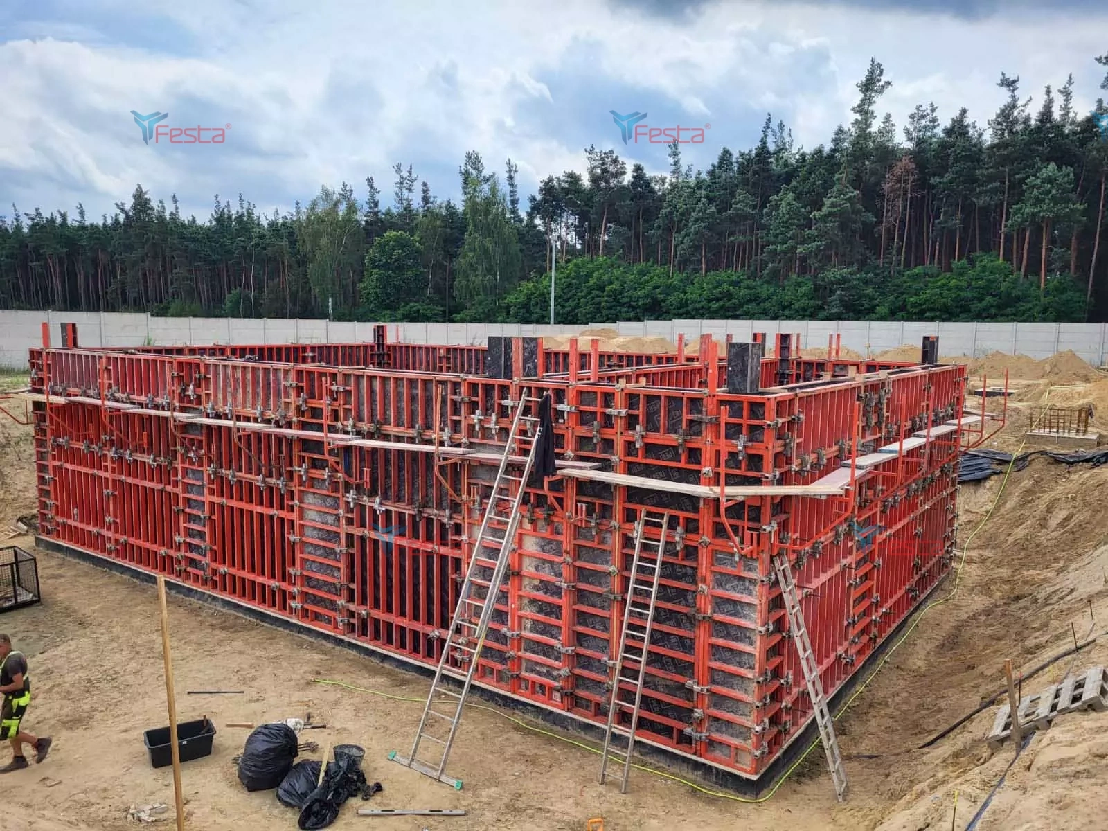 Dostawa szalunków ściennych systemu PERI TRIO – Kępno