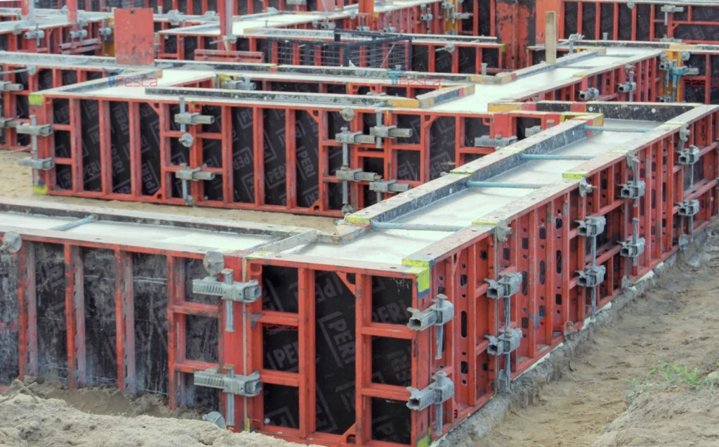 Dostawa szalunkow sciennych systemu PERI typu DOMINO – Krotoszyn