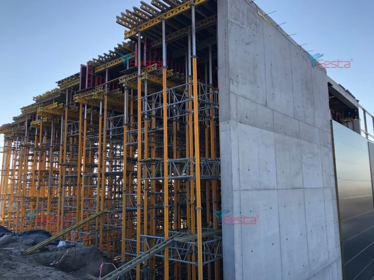 Dostawa wiez wyporowych PERI MULTIPROP oraz szalunkow stropowych – Legnica