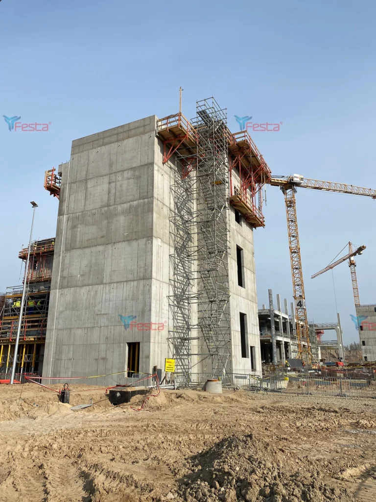 Grupa Festa Rusztowania - Montaż schodni w Koninie