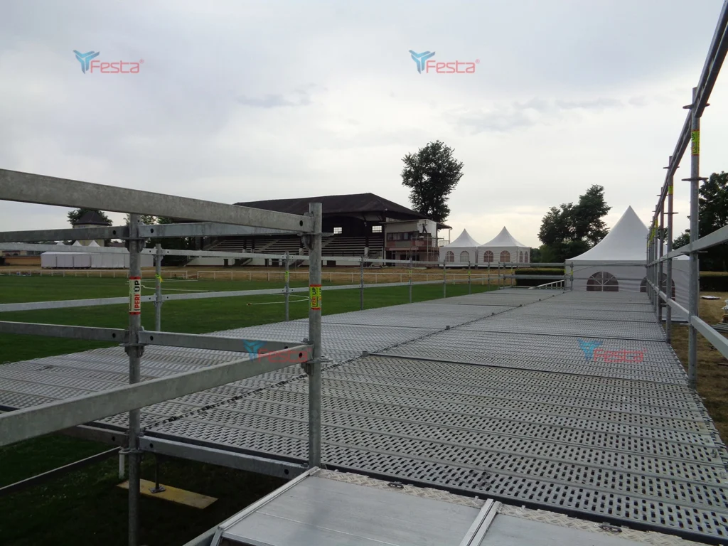 Grupa Festa Rusztowania - Scena z rusztowań w Poznaniu - Hipodrom