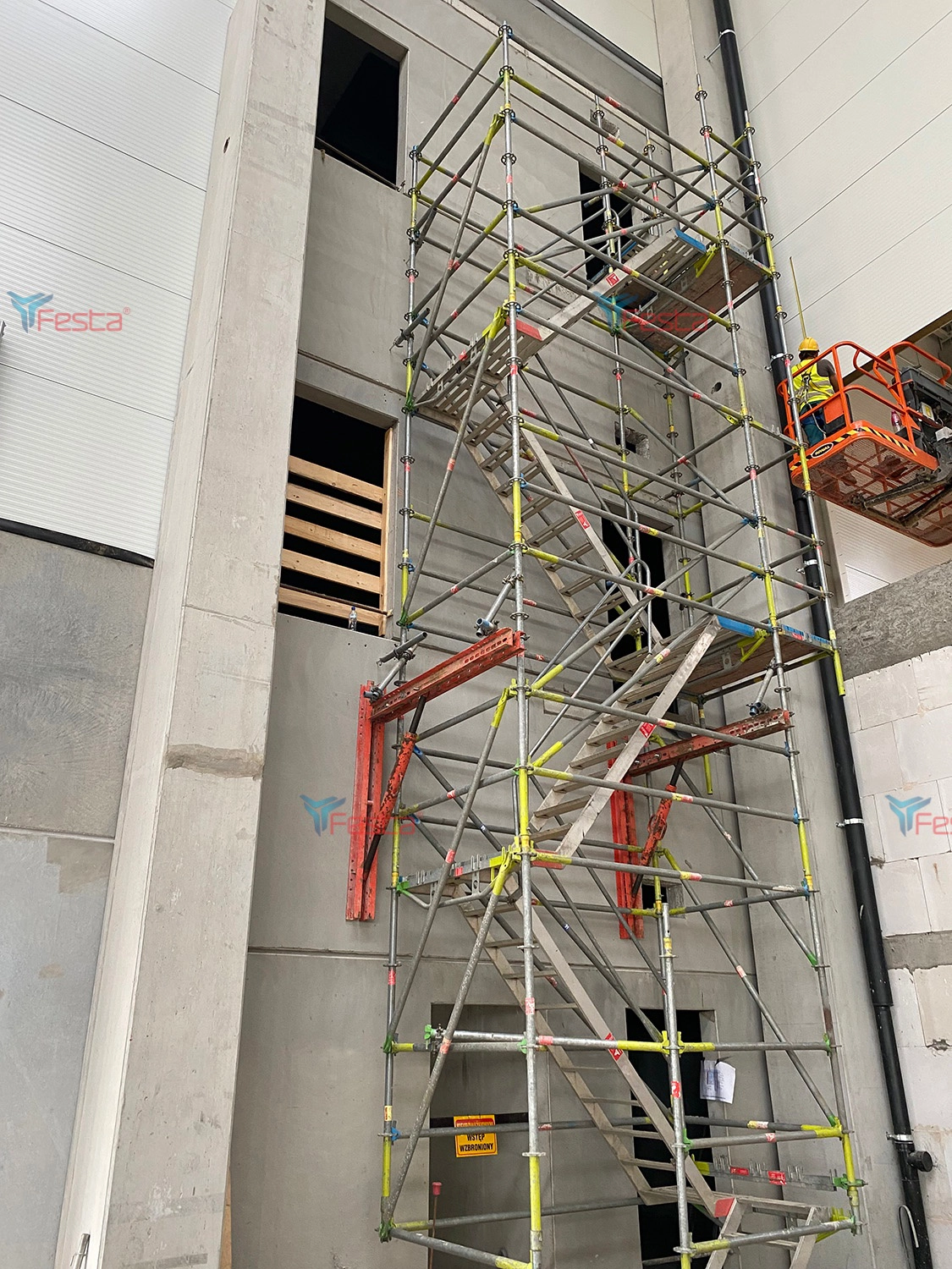 Grupa Festa Rusztowania - Schodnia wisząca na konsoli budowlanej