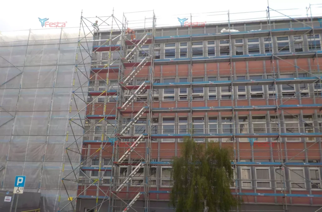 Montaz rusztowania elewacyjnego – Ostrow Wielkopolski 2
