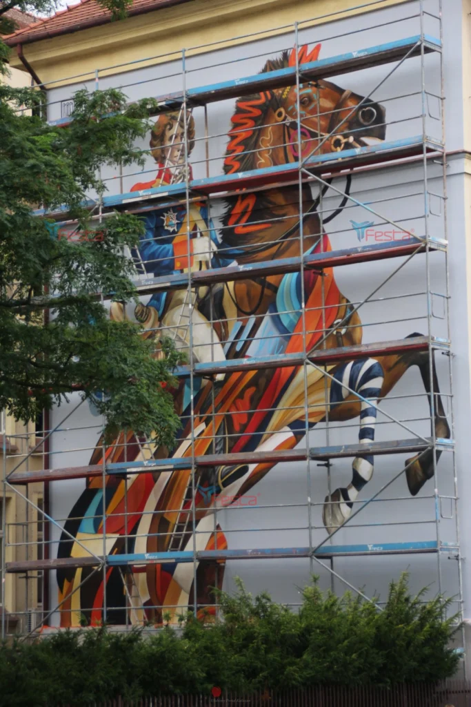 Montaz rusztowania fasadowego – Liceum Ogolnoksztalcace w Kaliszu