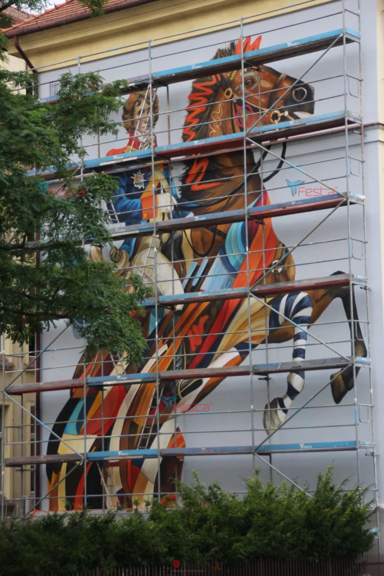 Montaz rusztowania fasadowego – Liceum Ogolnoksztalcace w Kaliszu