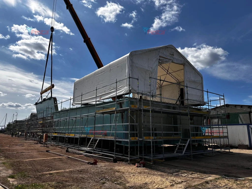Zadaszenie jednego segmentu przęsła S2 - Festa Rusztowania